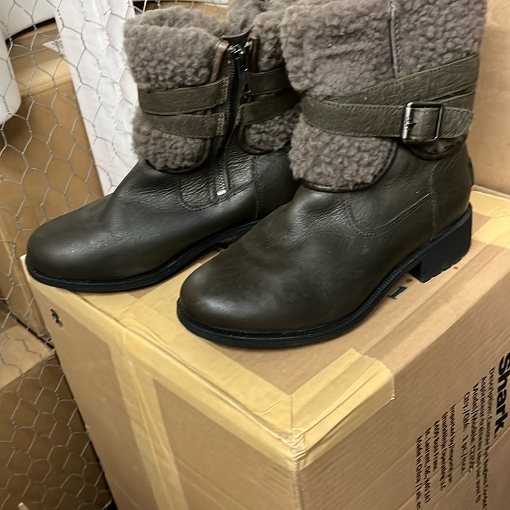Cozy Fur-Lined Leather Boots